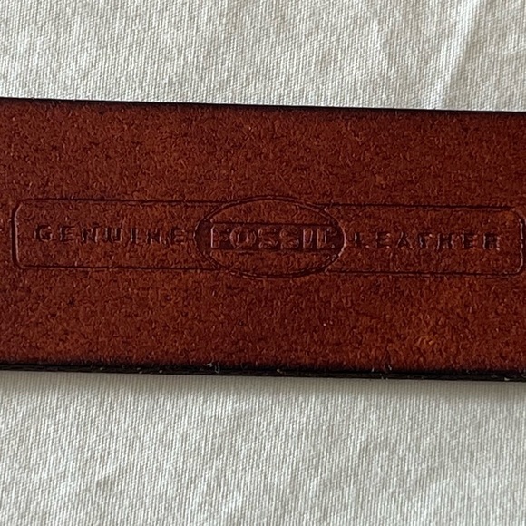 Fossil leather with basket weave 30-32 x 1-1/8. Good to very good condition. - Picture 6 of 7